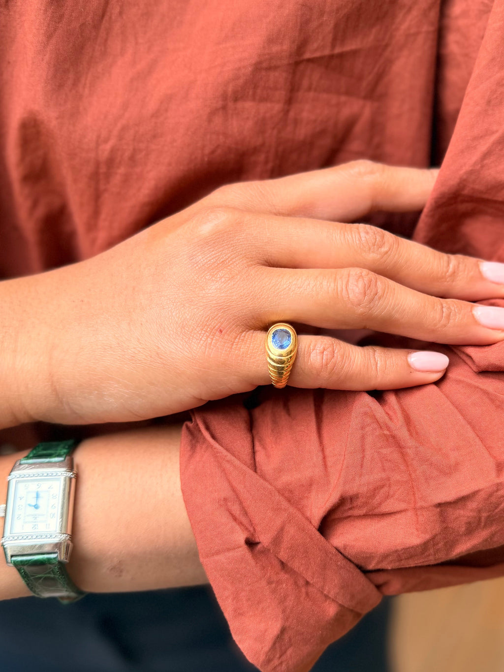 "Théodora" Bague Chevalière en or jaune et saphir