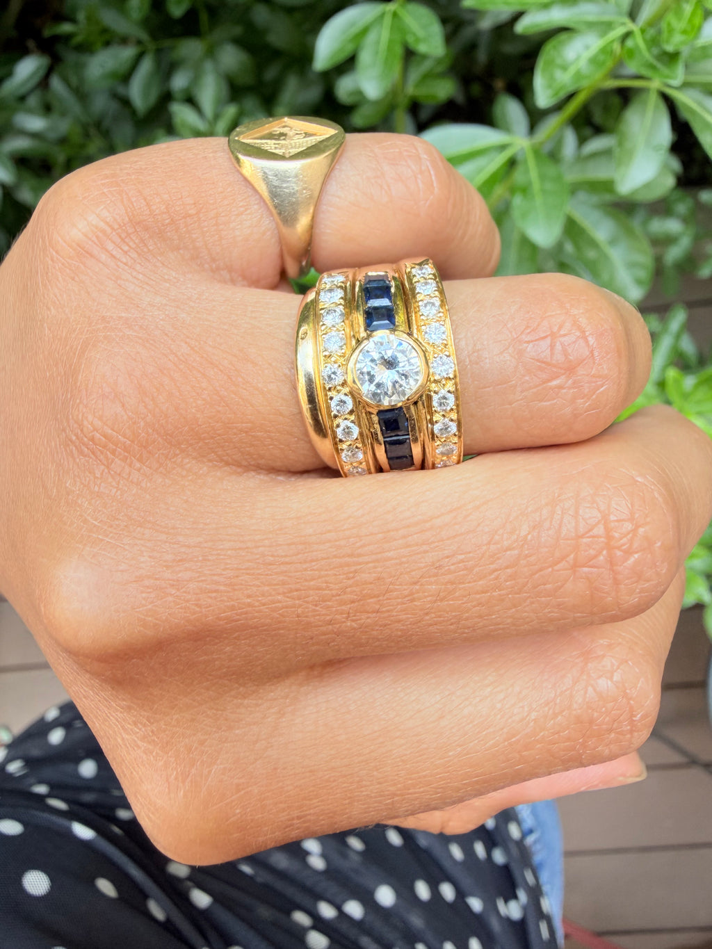 "Isaure"  Bague Bandeau en or jaune, saphirs et diamants