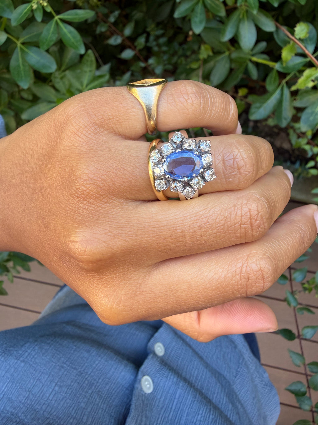 « Bianca » Bague entourage en or blanc saphir Ceylan et diamants