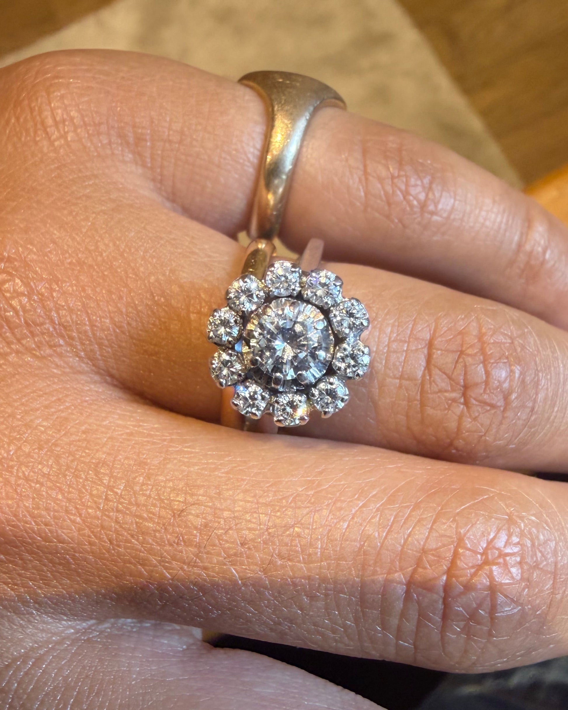 "Louise" Bague Fleur en platine et diamants