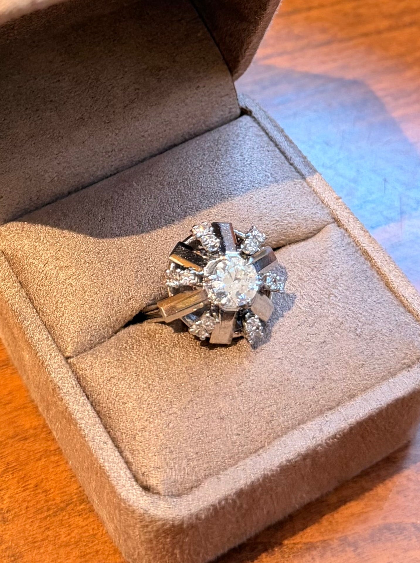 "Sidonie" Bague Art déco en platine et diamants