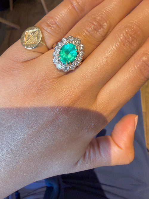 "Madeleine" Bague Marguerite en or jaune, platine émeraude et diamants
