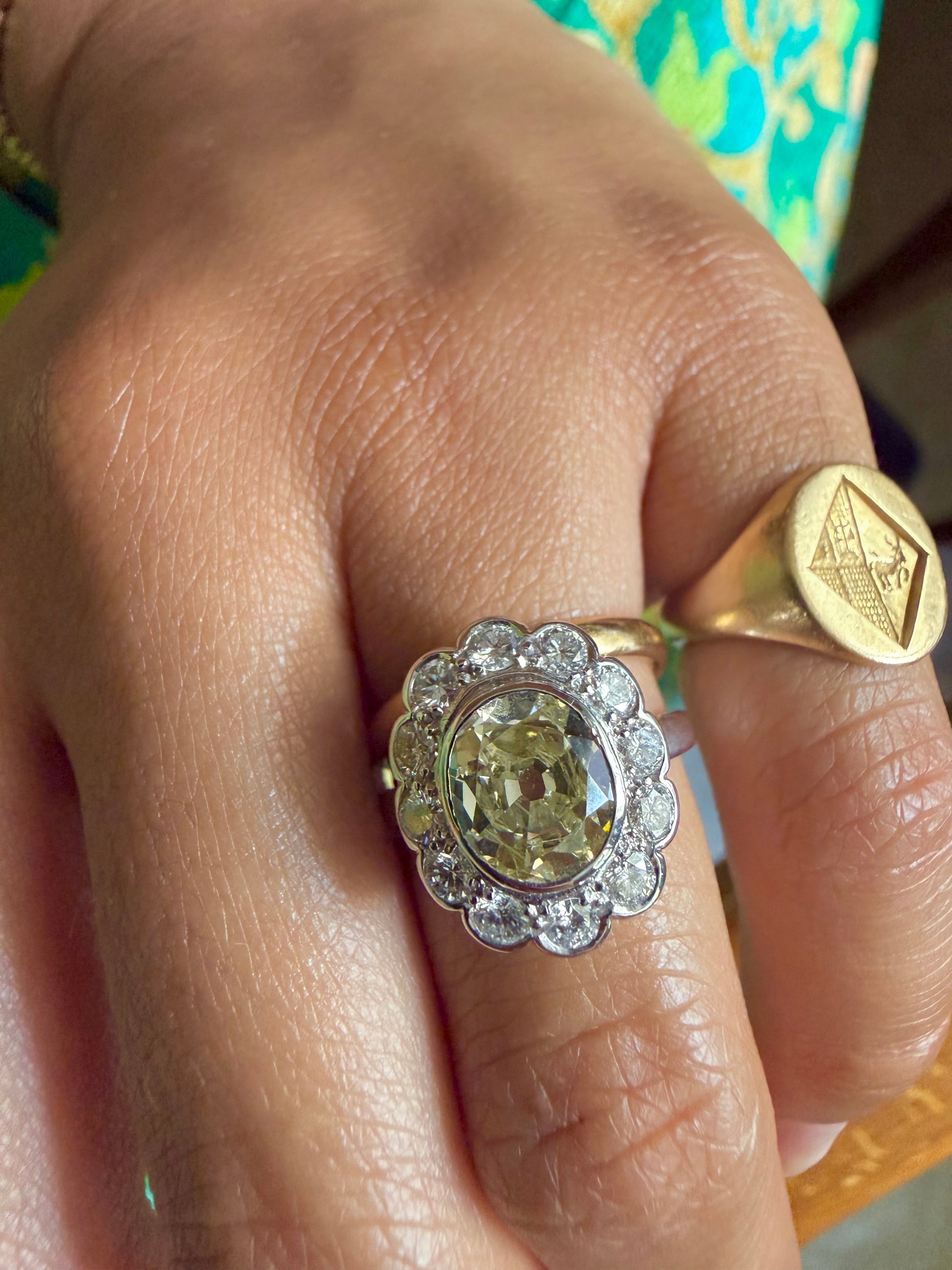 « Amicie » Bague Pompadour, en platine diamant jaune et diamants