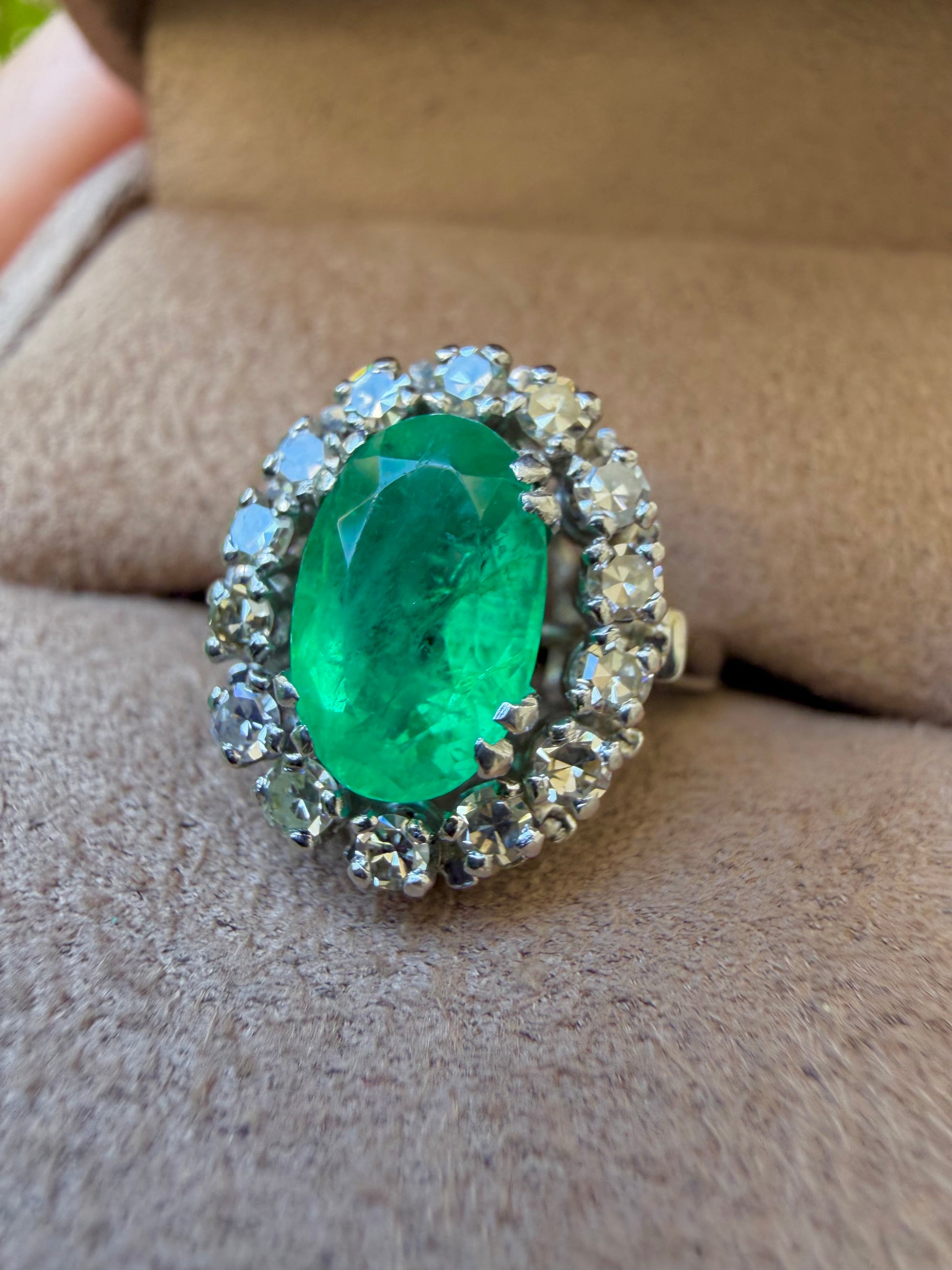 "Rose" Bague Marguerite en platine émeraude et diamants