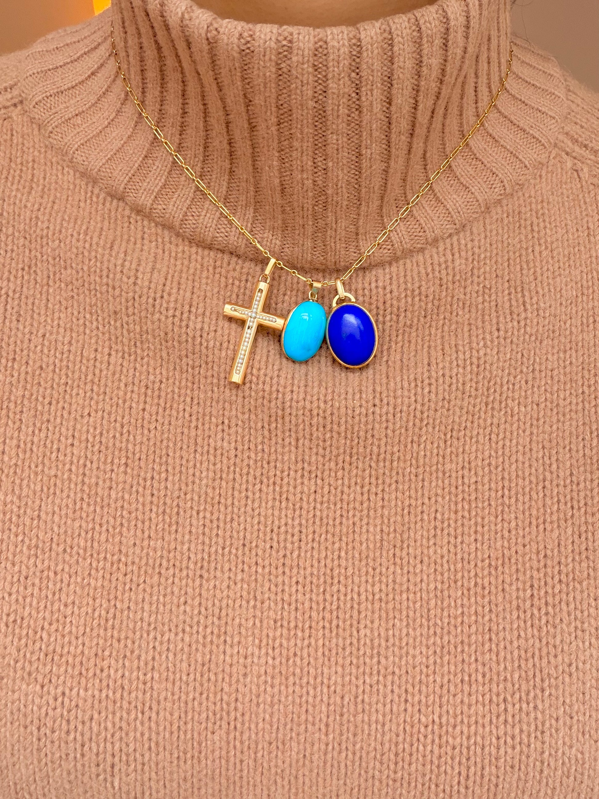 Yellow gold and turquoise pendant