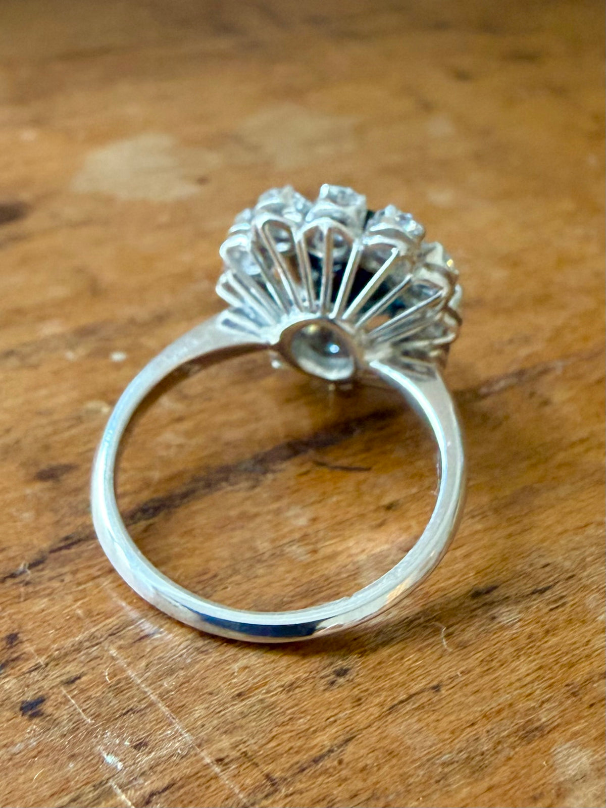 " Valériane" Bague Marguerite or blanc saphir diamants