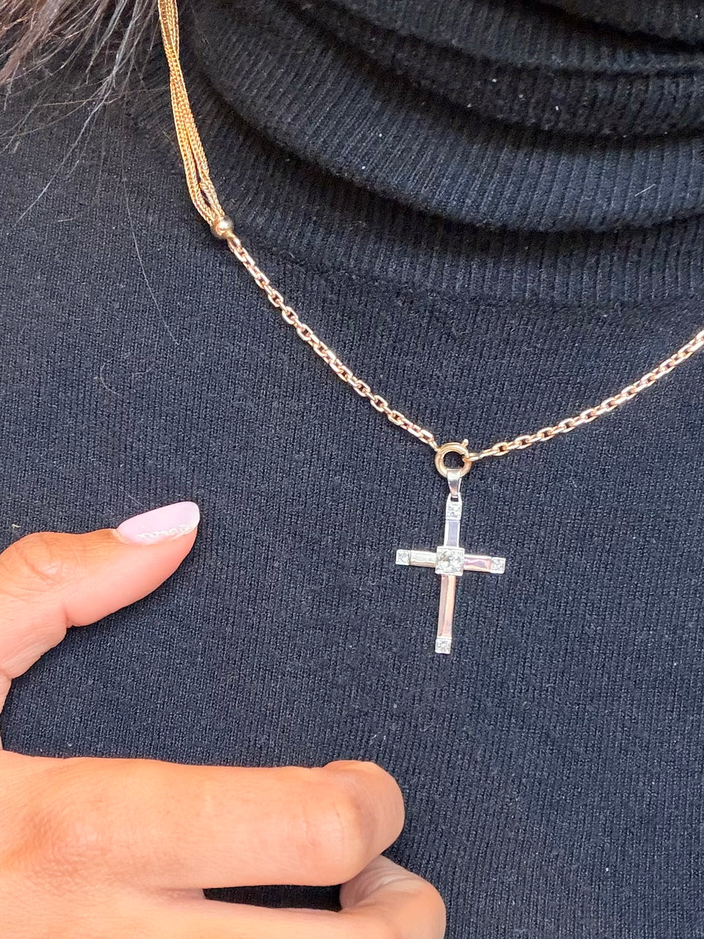 Croix en or blanc et diamants