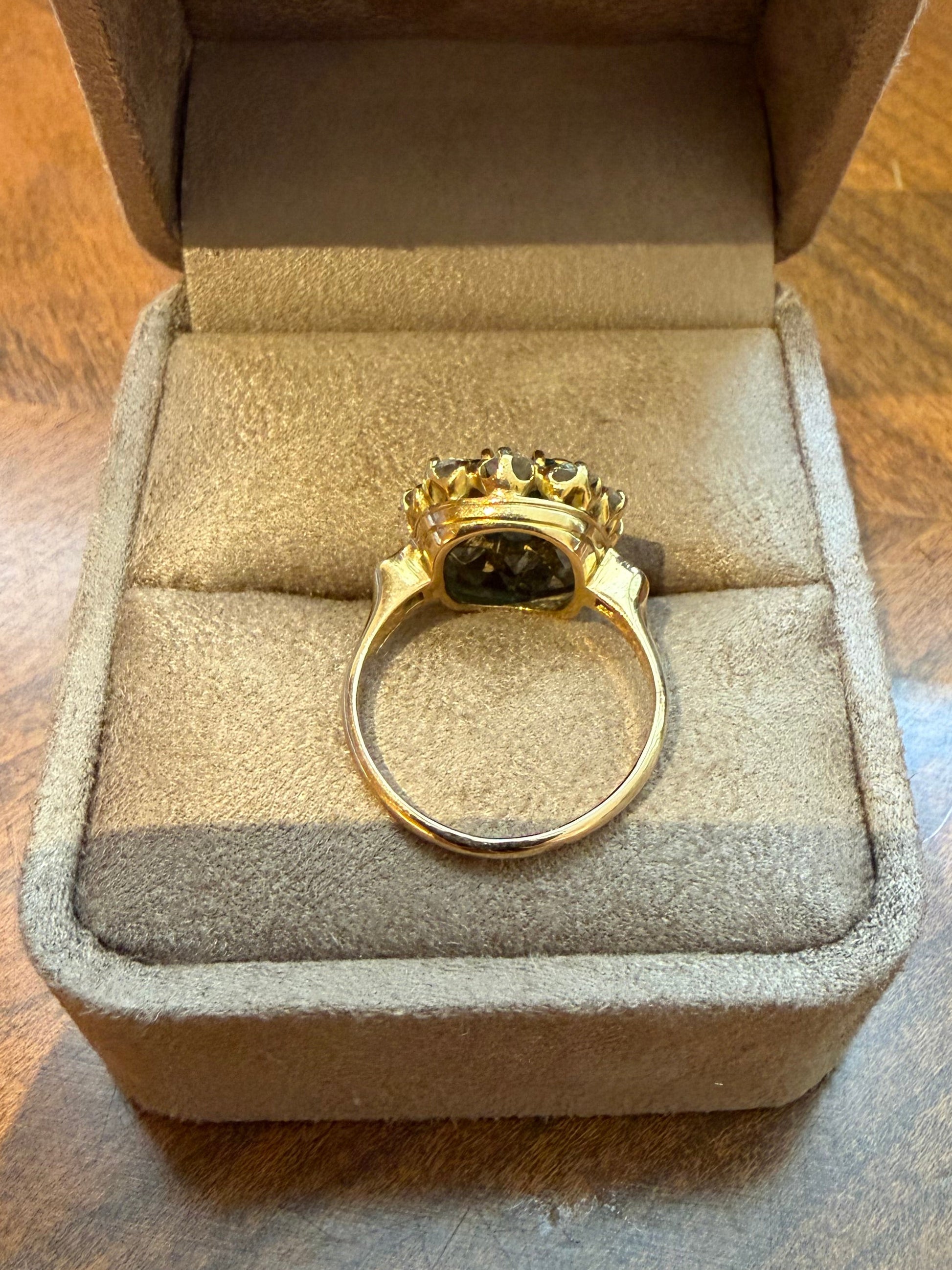 "Alienor" Bague Pompadour en or jaune, émeraude et diamants