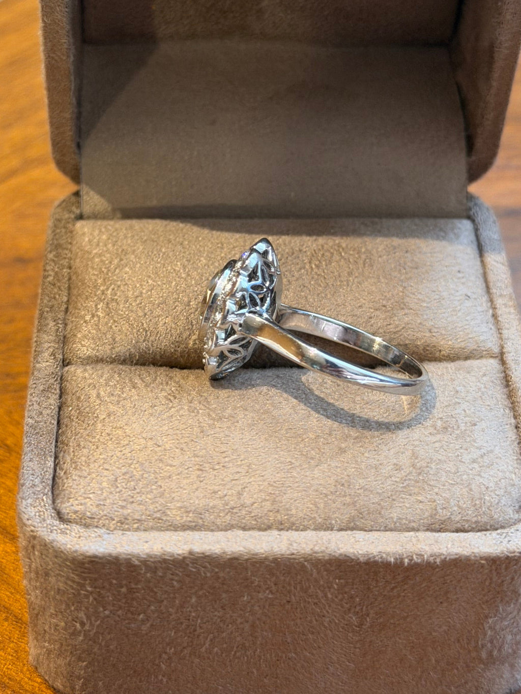 « Amicie » Bague Pompadour, en platine et diamants