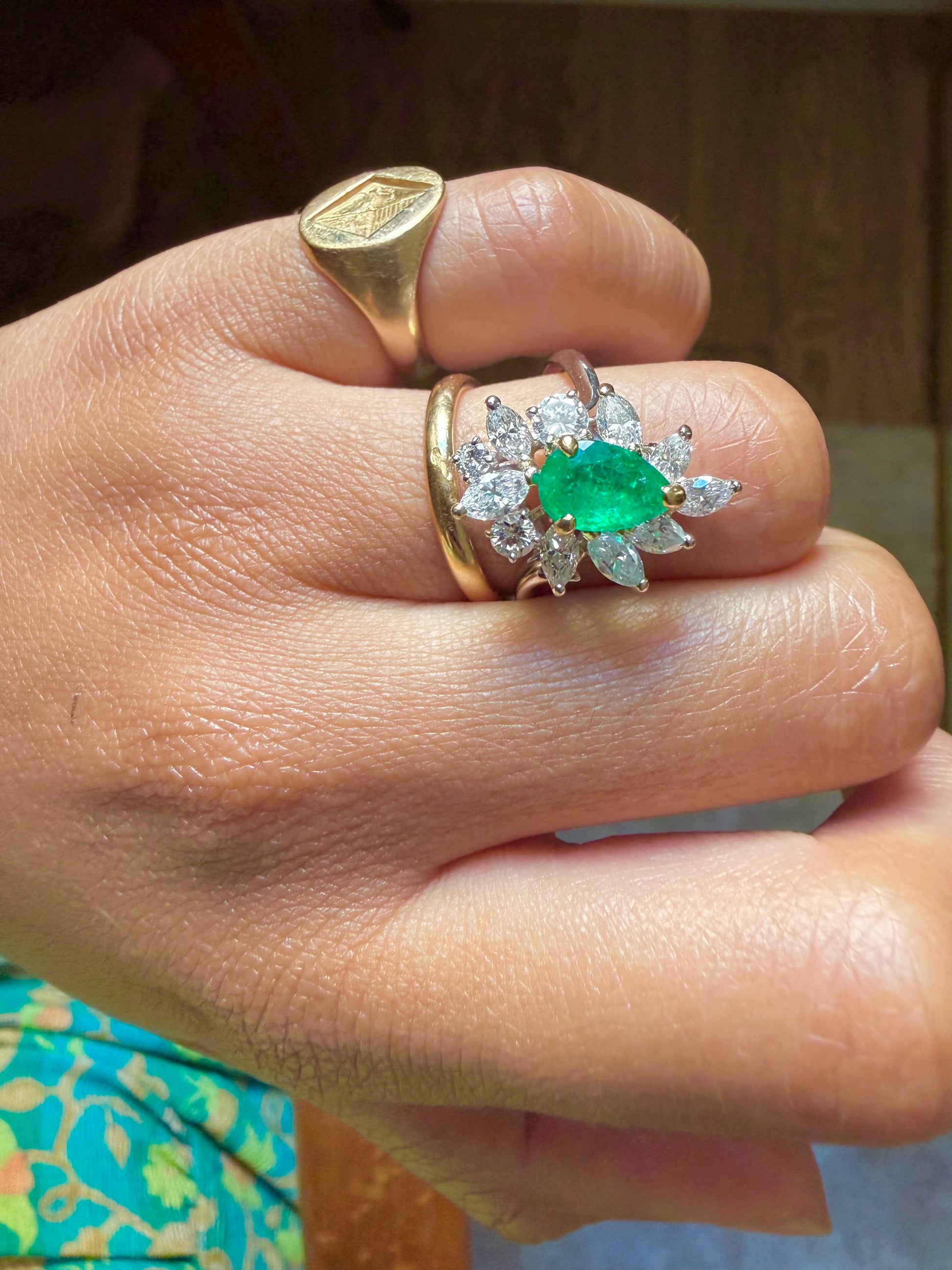 « Bérénice » Bague Cocktail en or blanc émeraude et diamants