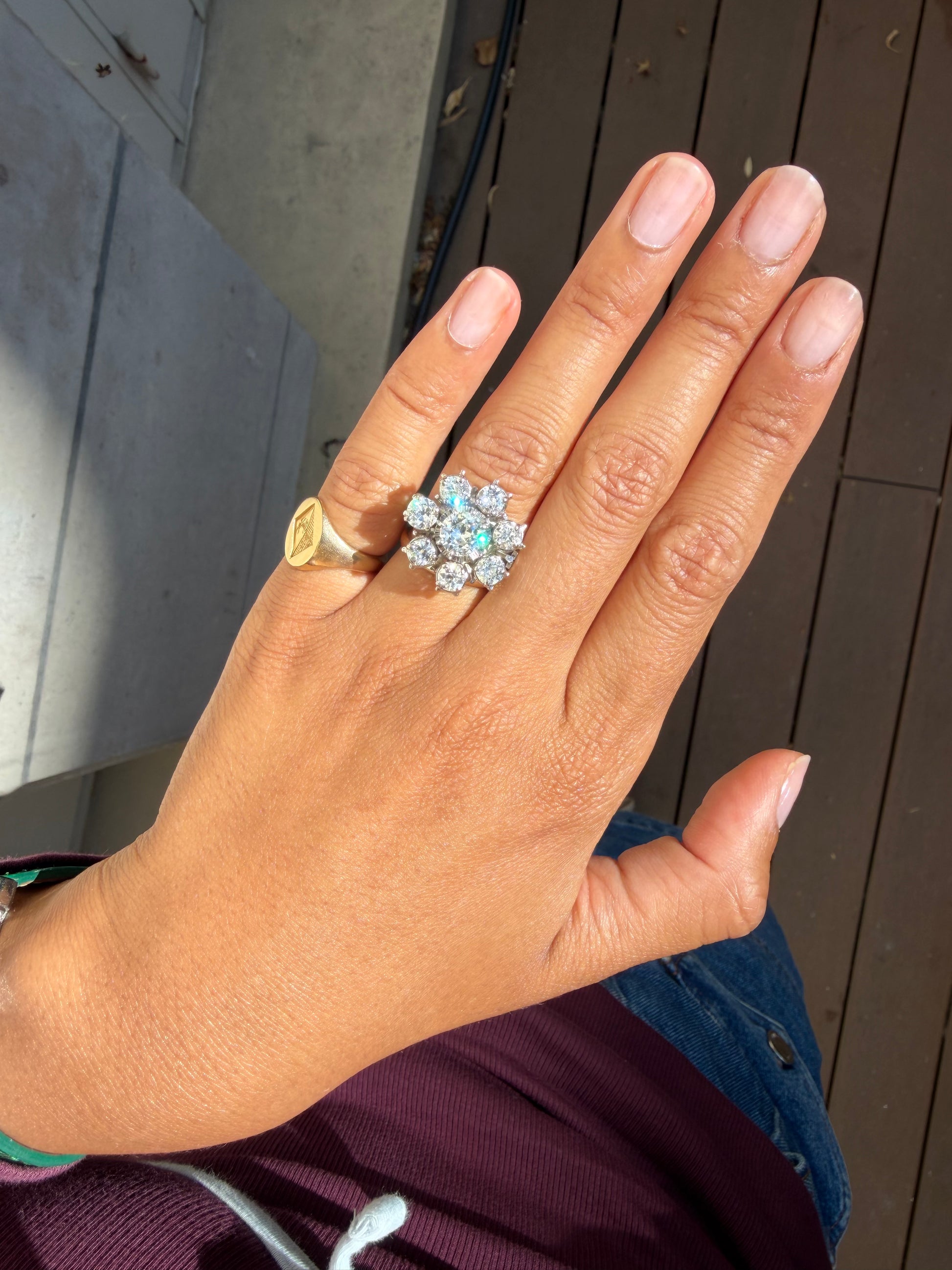 "Félicie" Bague Marguerite en platine, et diamants 2,75 carats.