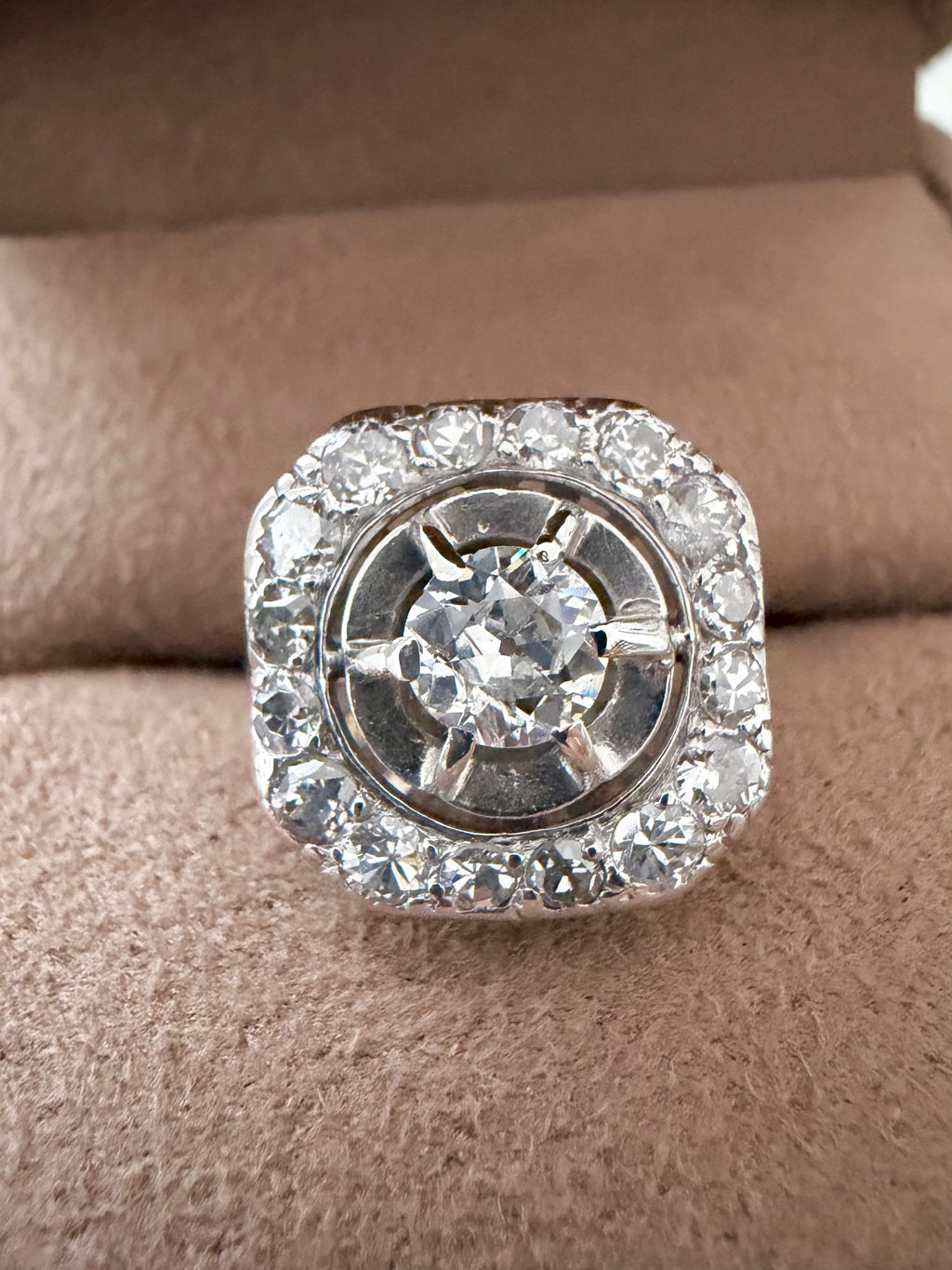"Laeticia"  Bague art déco or blanc et diamants 1,5 carats