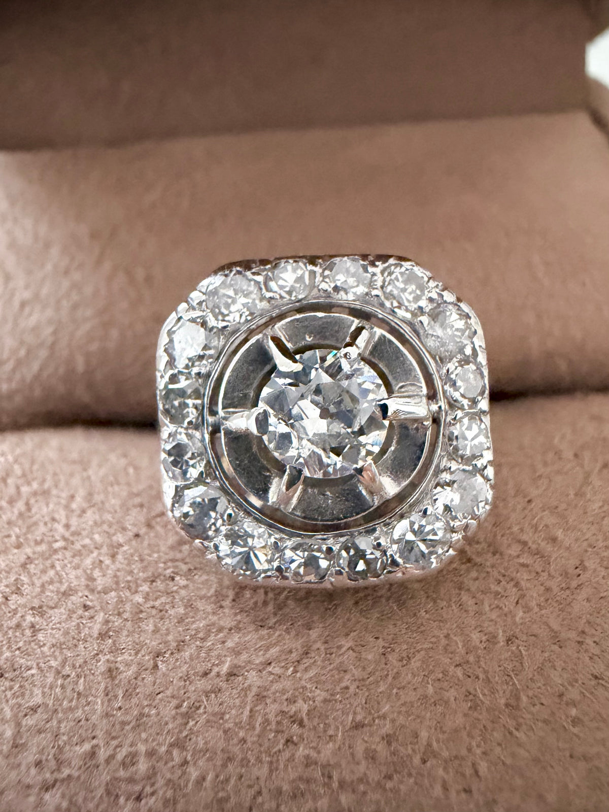"Laeticia"  Bague art déco or blanc et diamants 1,5 carats