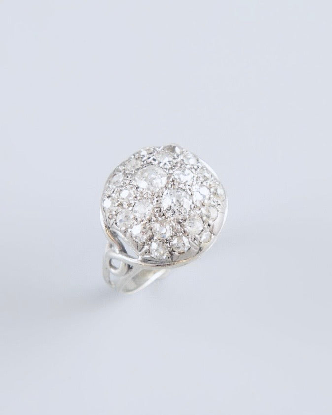 « Colette » Bague Dôme en or blanc et diamants