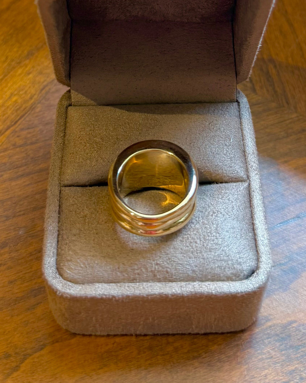 "Camille" Bague Bandeau en or jaune, et diamants 2 carats