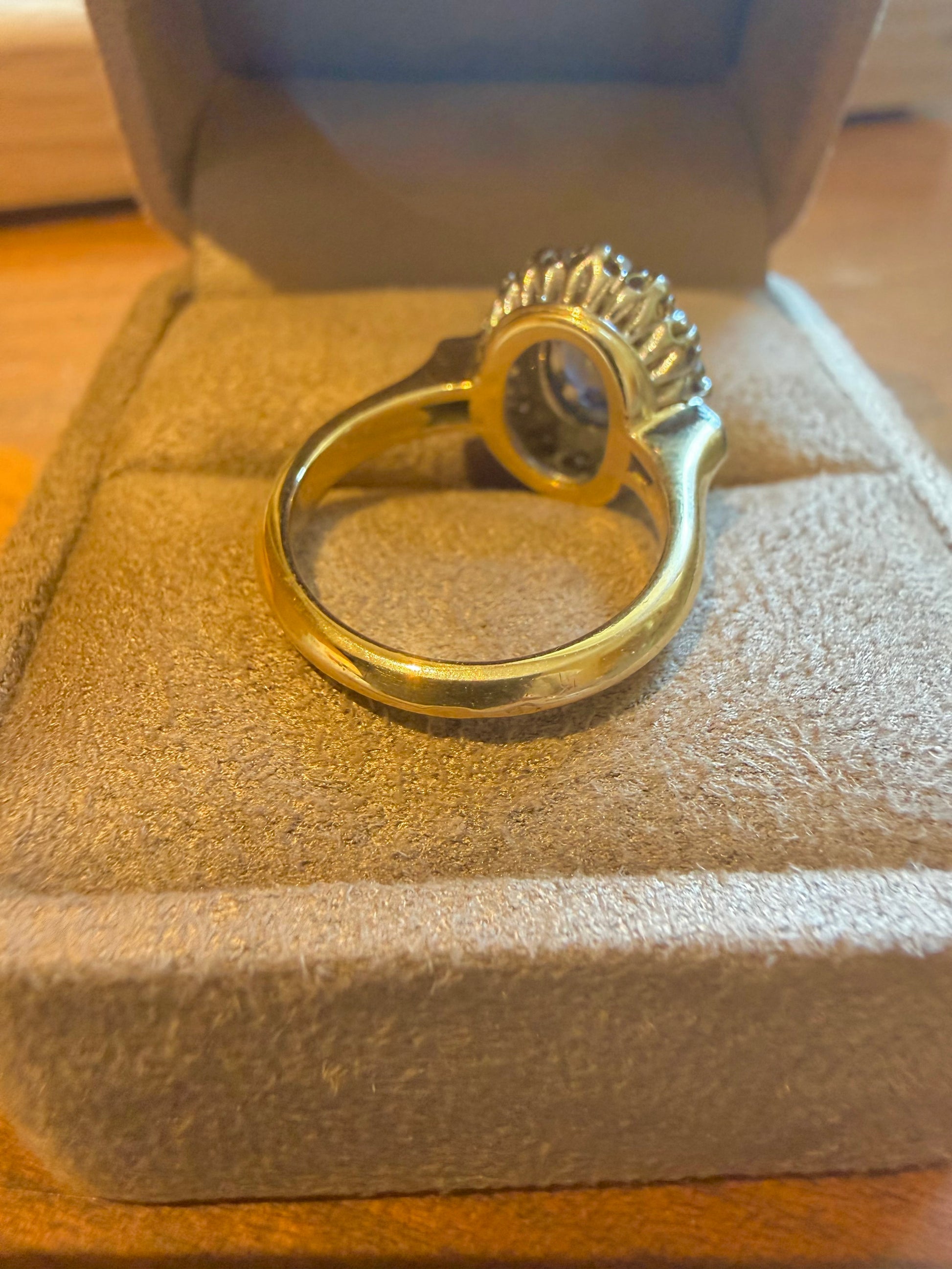 "Romane" Bague Pompadour en or jaune, saphir et diamants