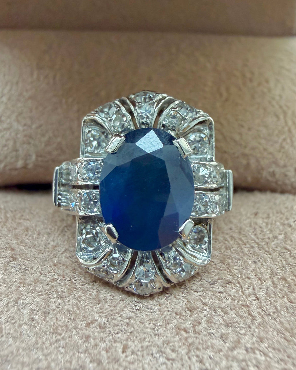 "Antoinette" Bague art déco en or blanc saphir et diamants