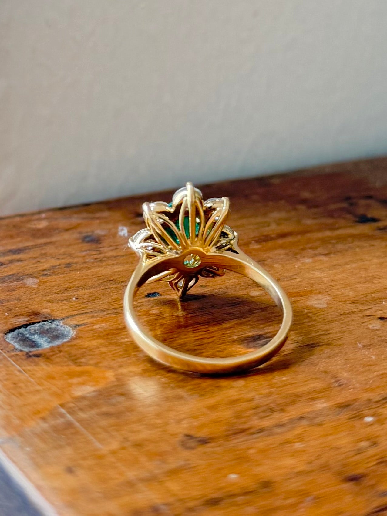 « Iris » Bague Marguerite en or jaune, émeraude et diamants