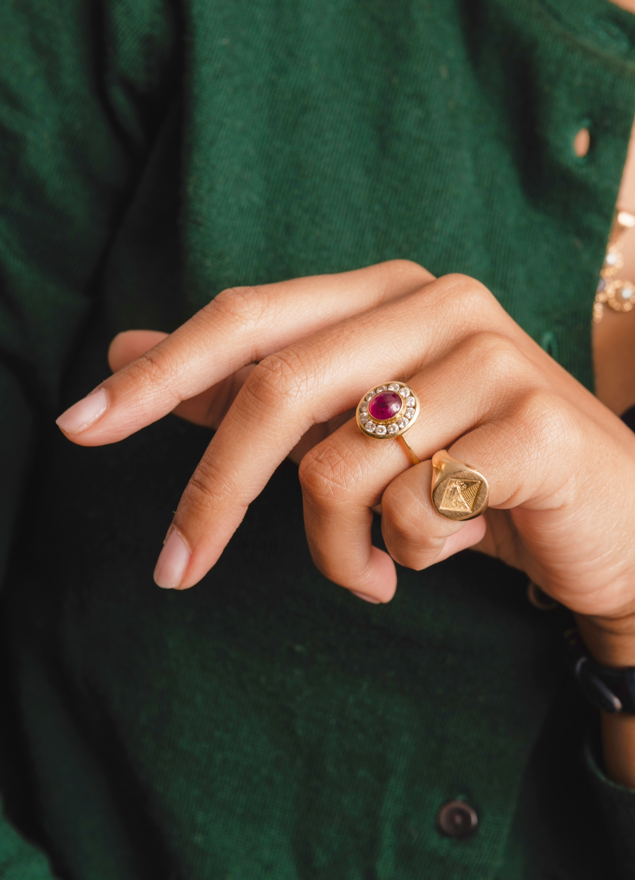 "Anna" Bague en or jaune, rubis et diamants