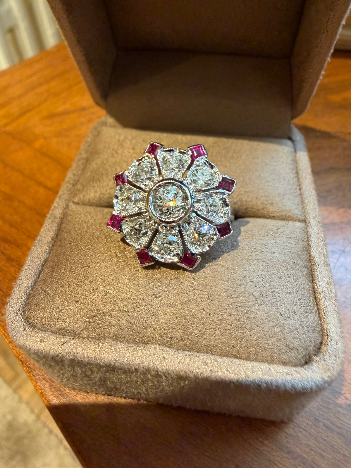 "Charlotte" Bague art déco en or blanc diamants et rubis