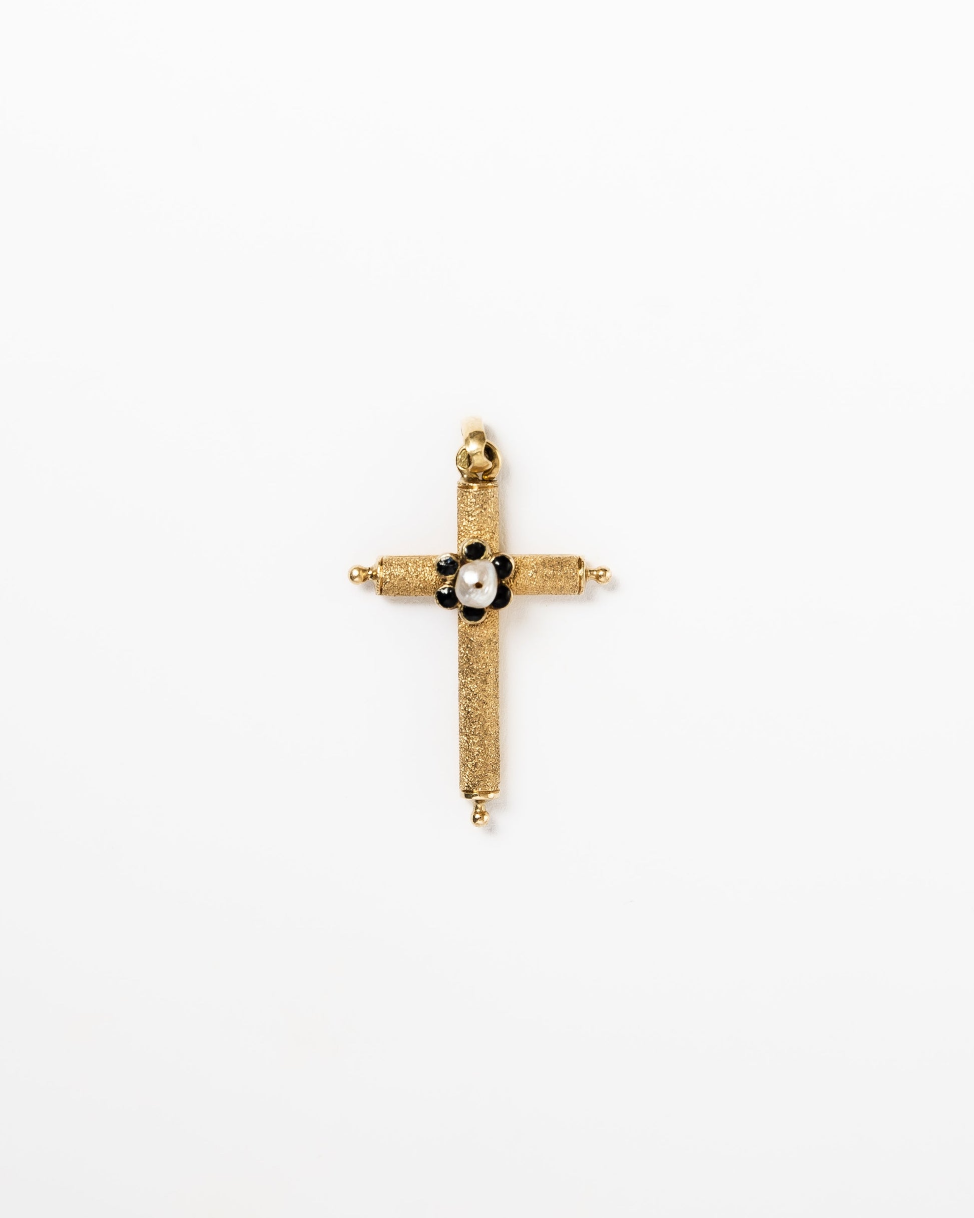 Pendentif Croix en or jaune, perle et émail
