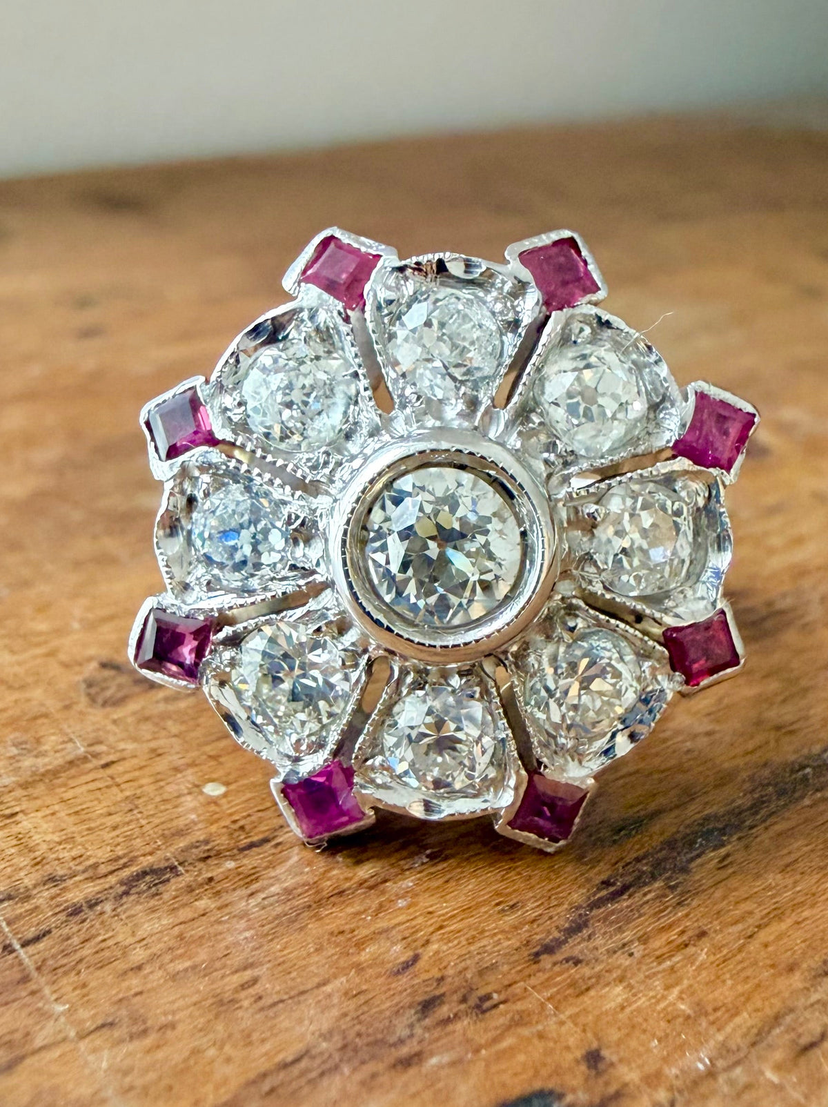 "Charlotte" Bague art déco en or blanc diamants et rubis
