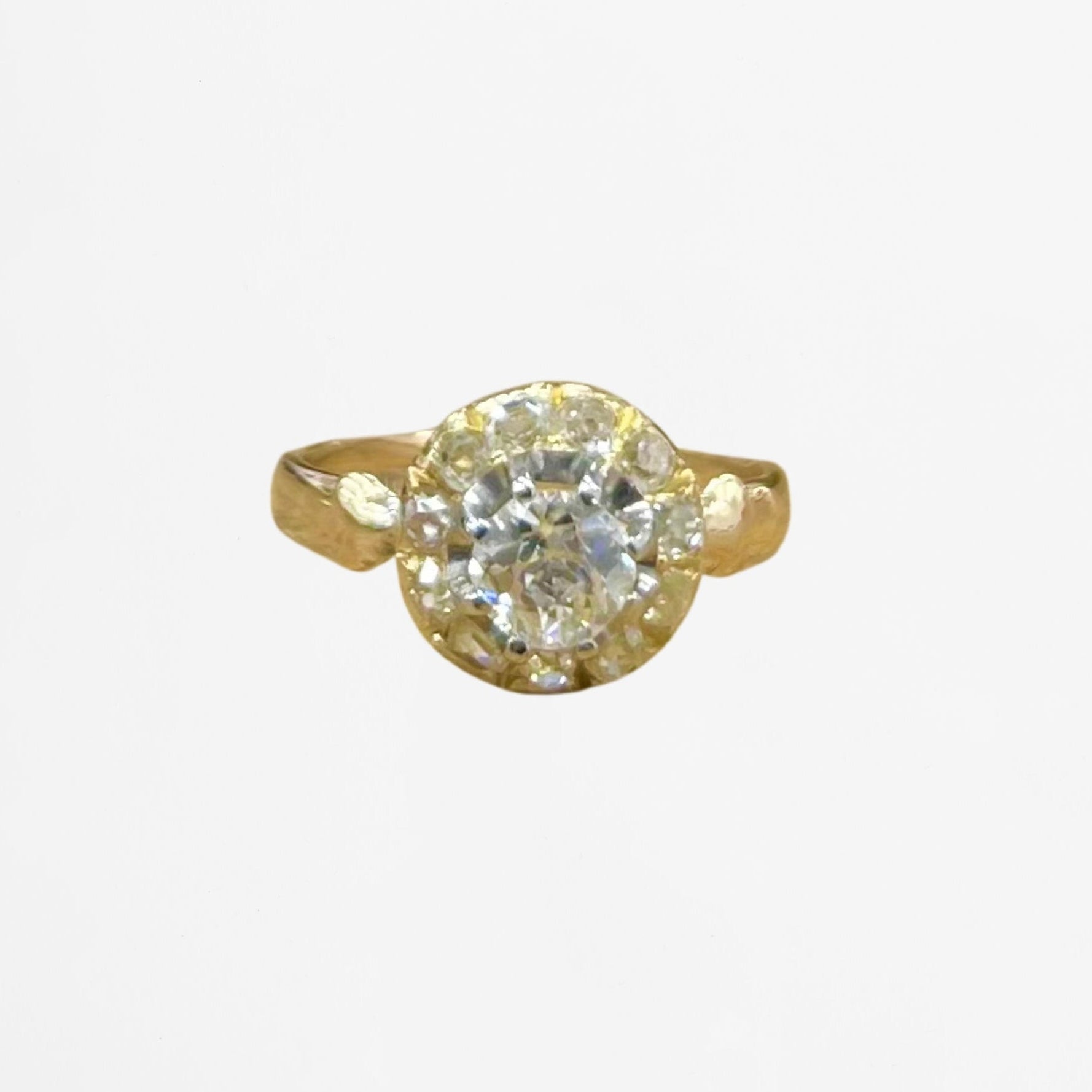 « Ninon » Solitaire en or jaune et diamants