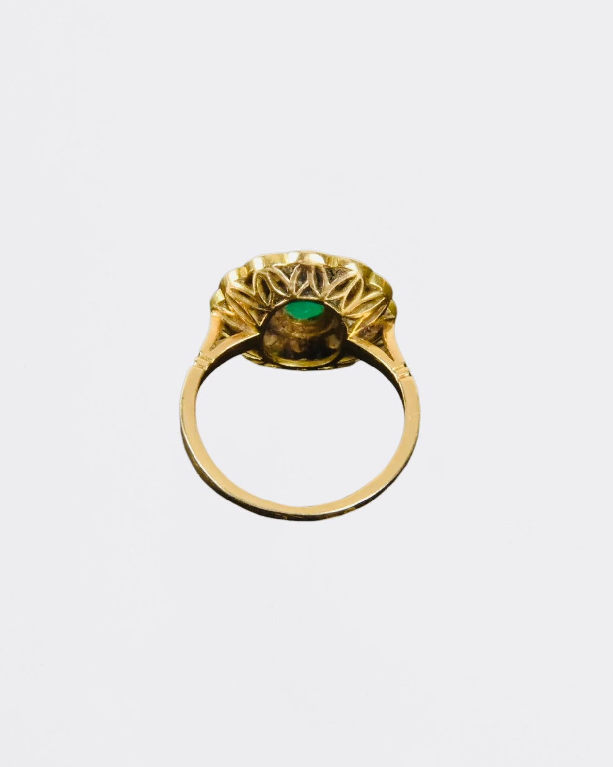 « Armelle» Bague Marguerite en or jaune, émeraude et diamants