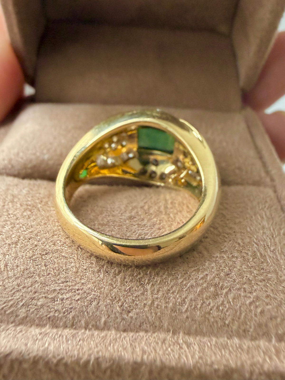 "Babeth" Bague Bandeau en or jaune émeraude et diamants