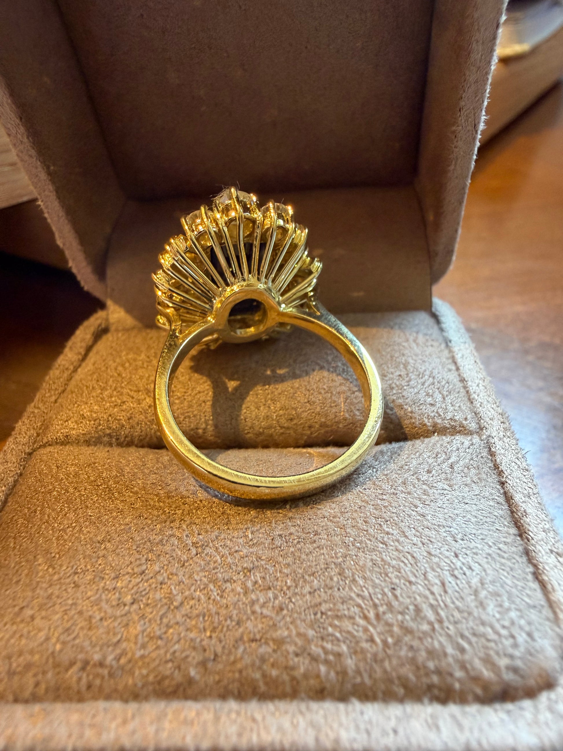 "Adèle" Bague Pompadour en or jaune, saphir et diamants