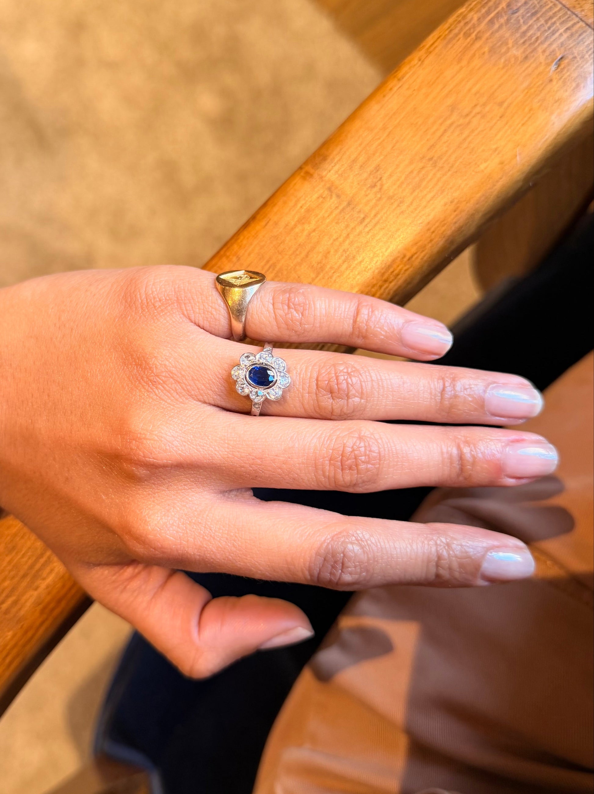 « Aude » Bague Marguerite en or blanc saphir et diamants