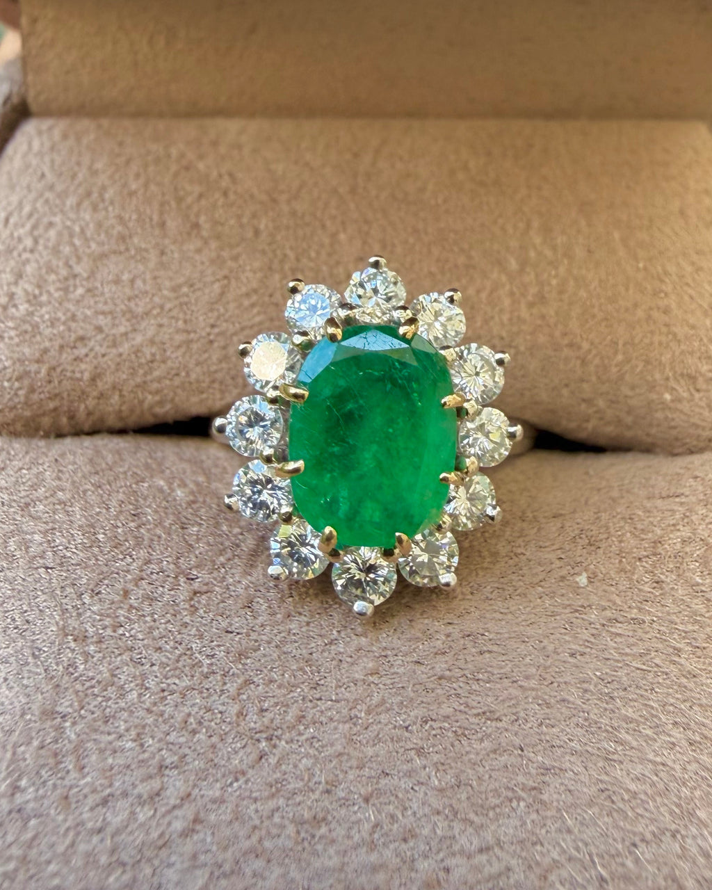 « Capucine » Bague Marguerite en or, émeraude et diamants
