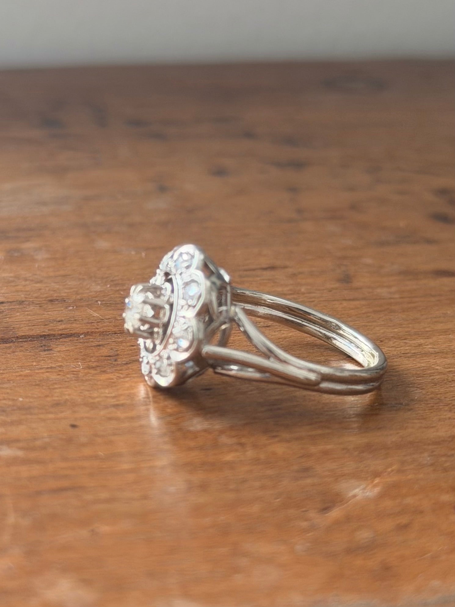 « Fleur » Bague Marguerite en or blanc et diamants