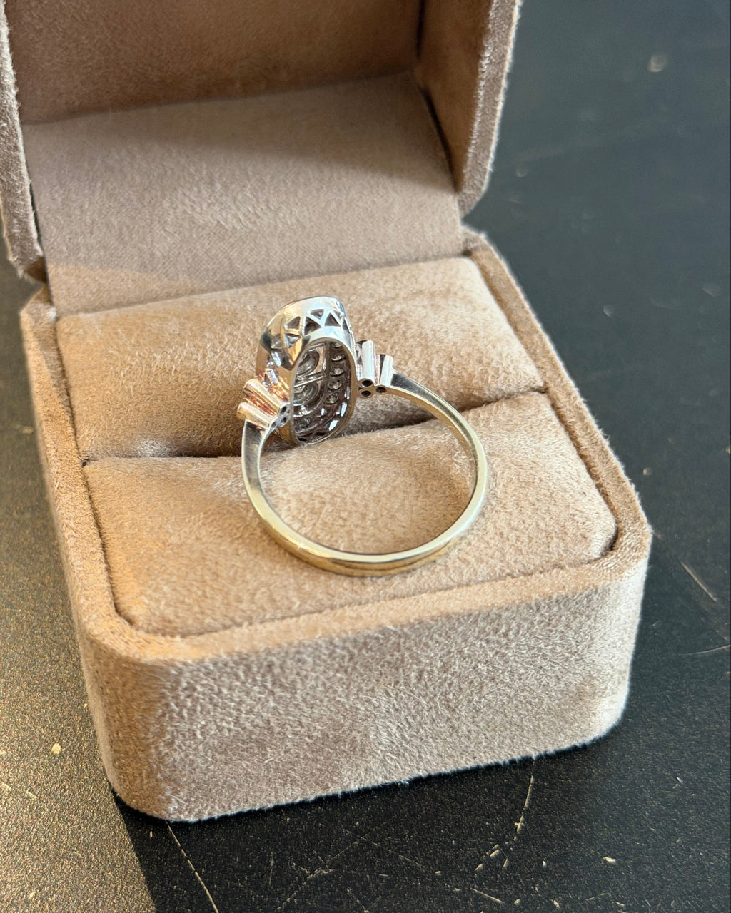 "Aurore" Bague Art déco en or blanc et diamants 2 carats
