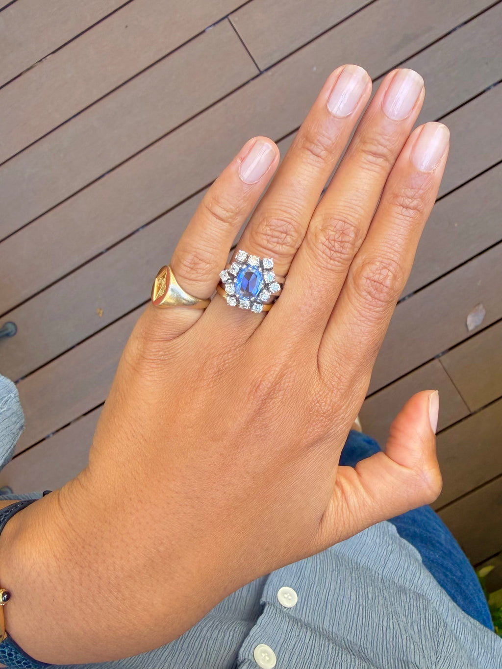 « Bianca » Bague entourage en or blanc saphir Ceylan et diamants