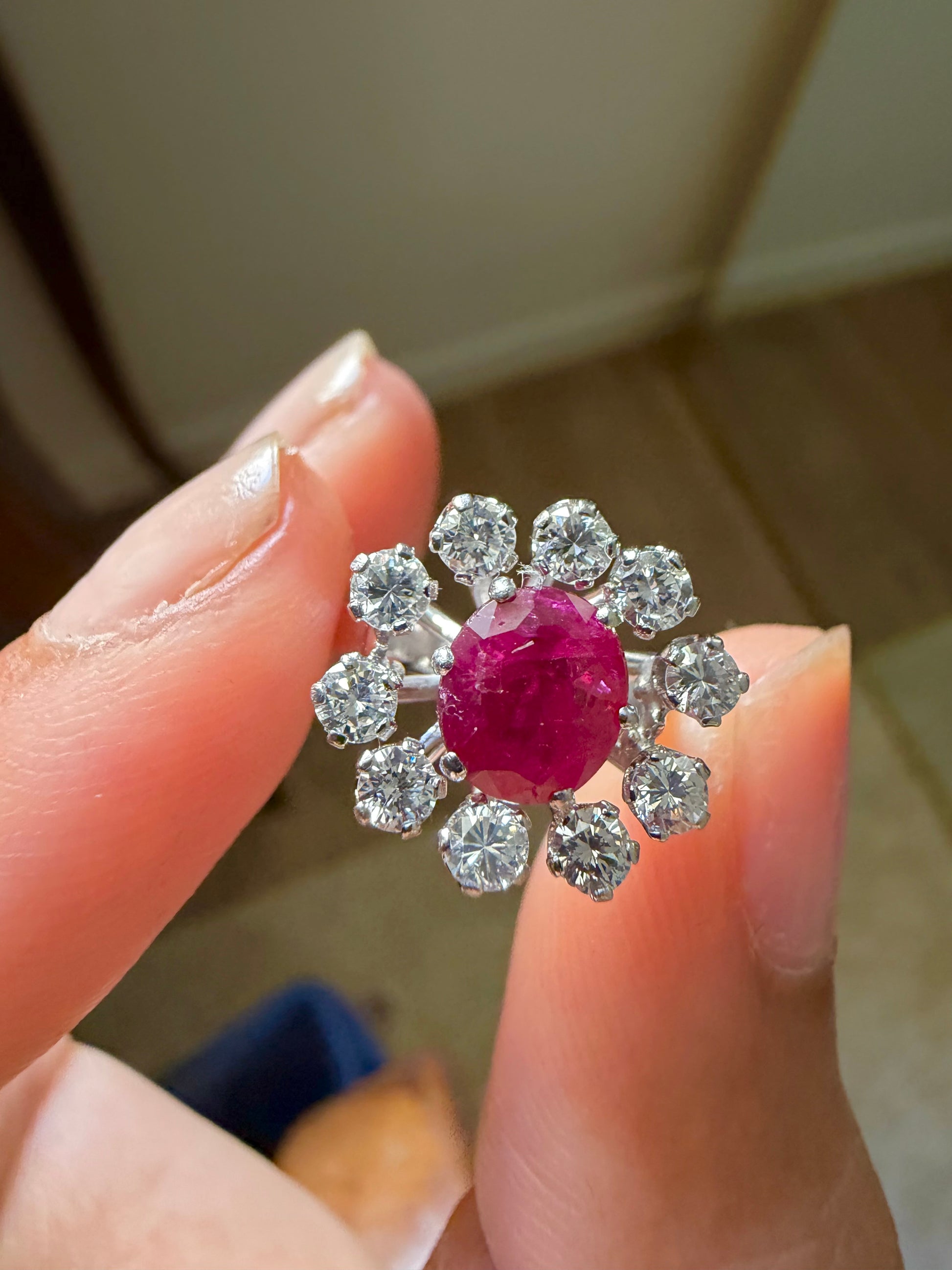 "Albane" Bague en or blanc, rubis et diamants
