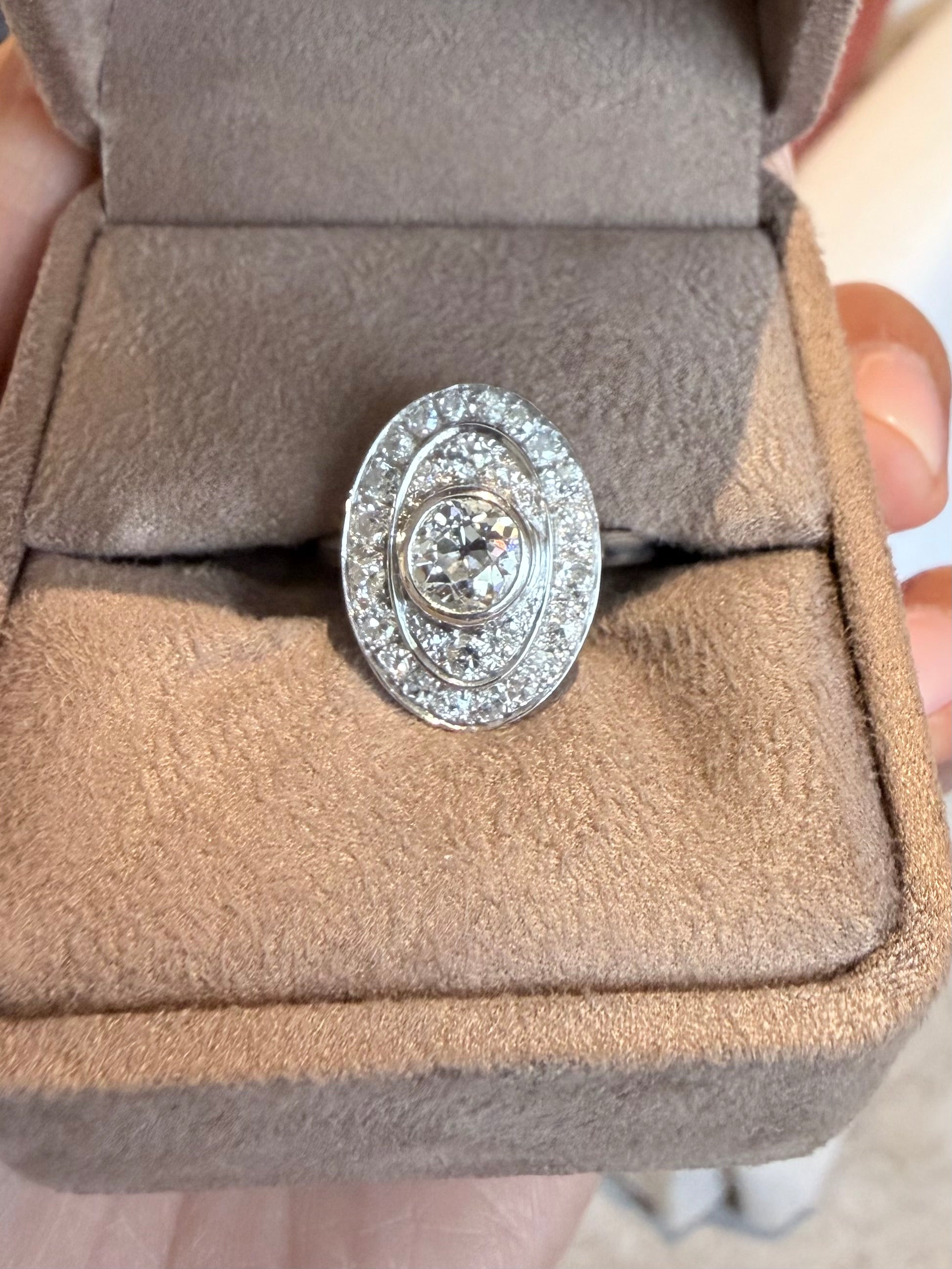 "Alexandra" Bague art déco, en or blanc et diamants