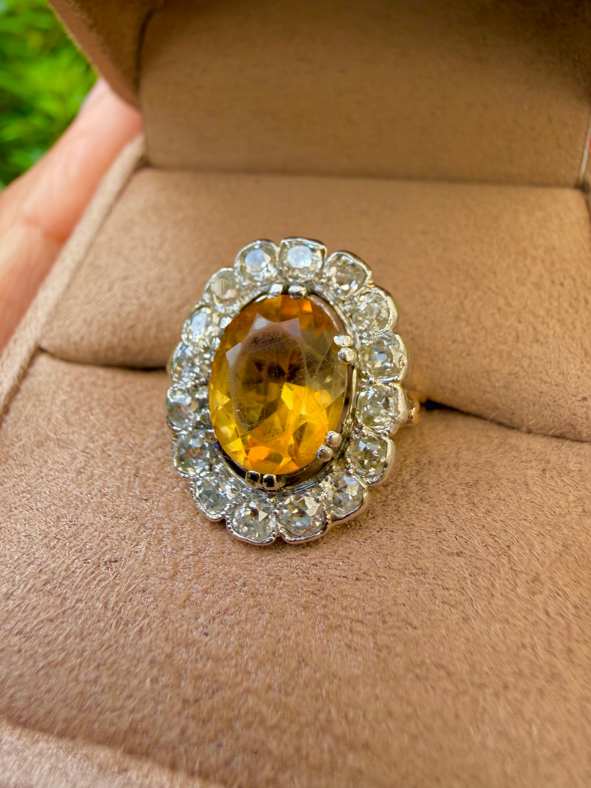 "Charlotte" Bague Pompadour en or jaune, platine citrine et diamants
