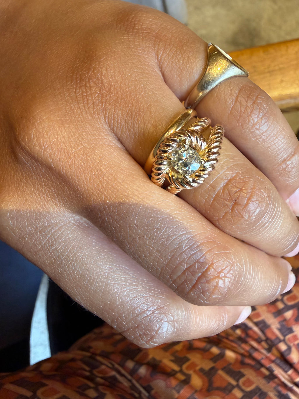 "Isabelle" Bague jonc torsadé en or rose et diamant