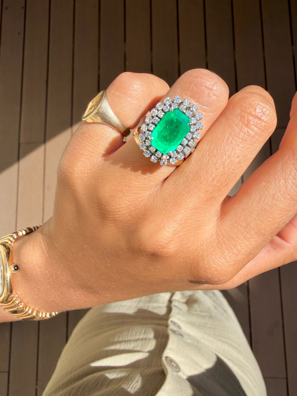 "Aurore" Bague Pompadour en or blanc, émeraude et diamants