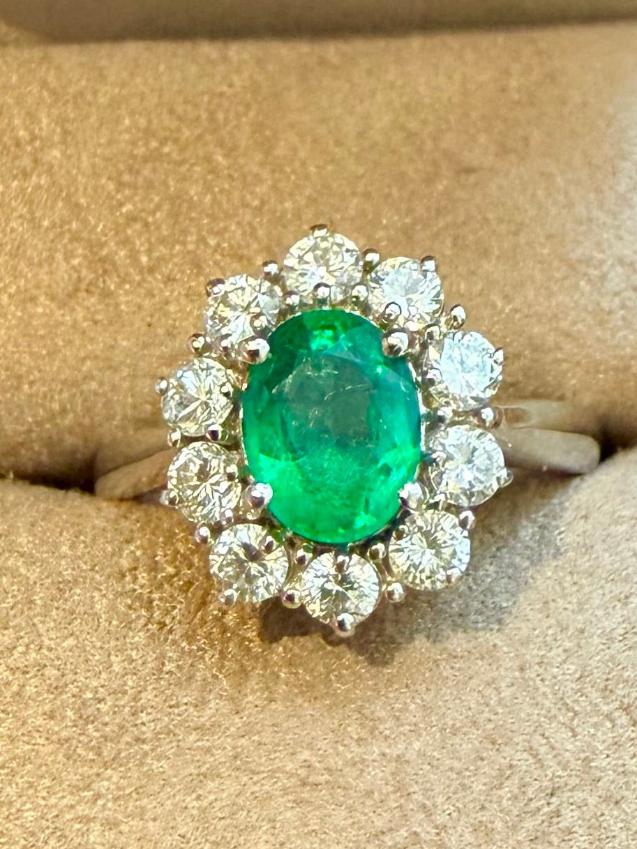 "Olympe" Bague Marguerite en or blanc émeraude et diamants