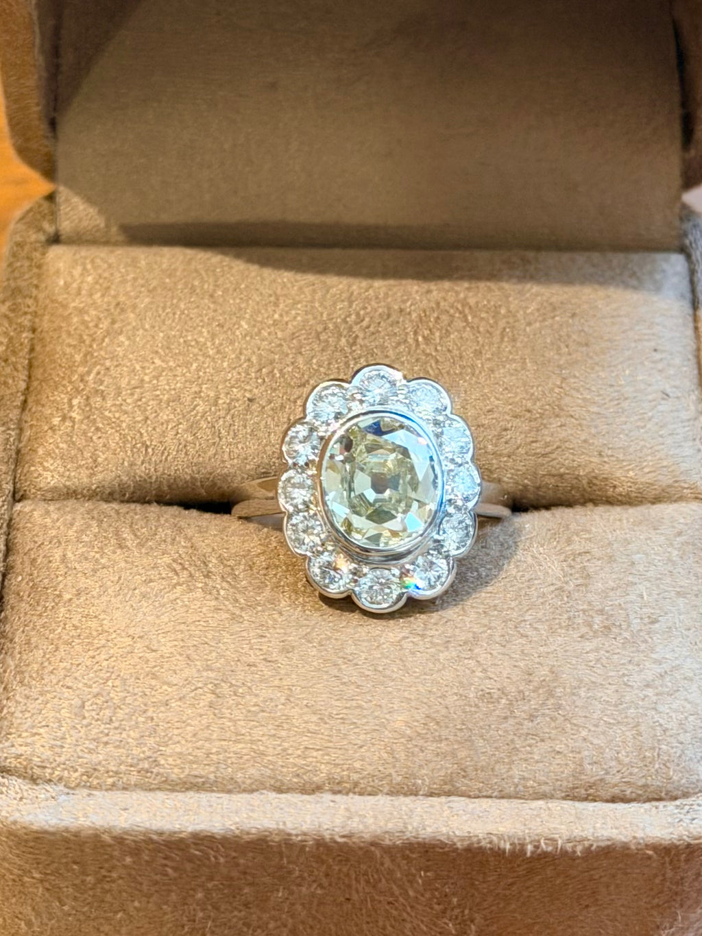« Amicie » Bague Pompadour, en platine et diamants