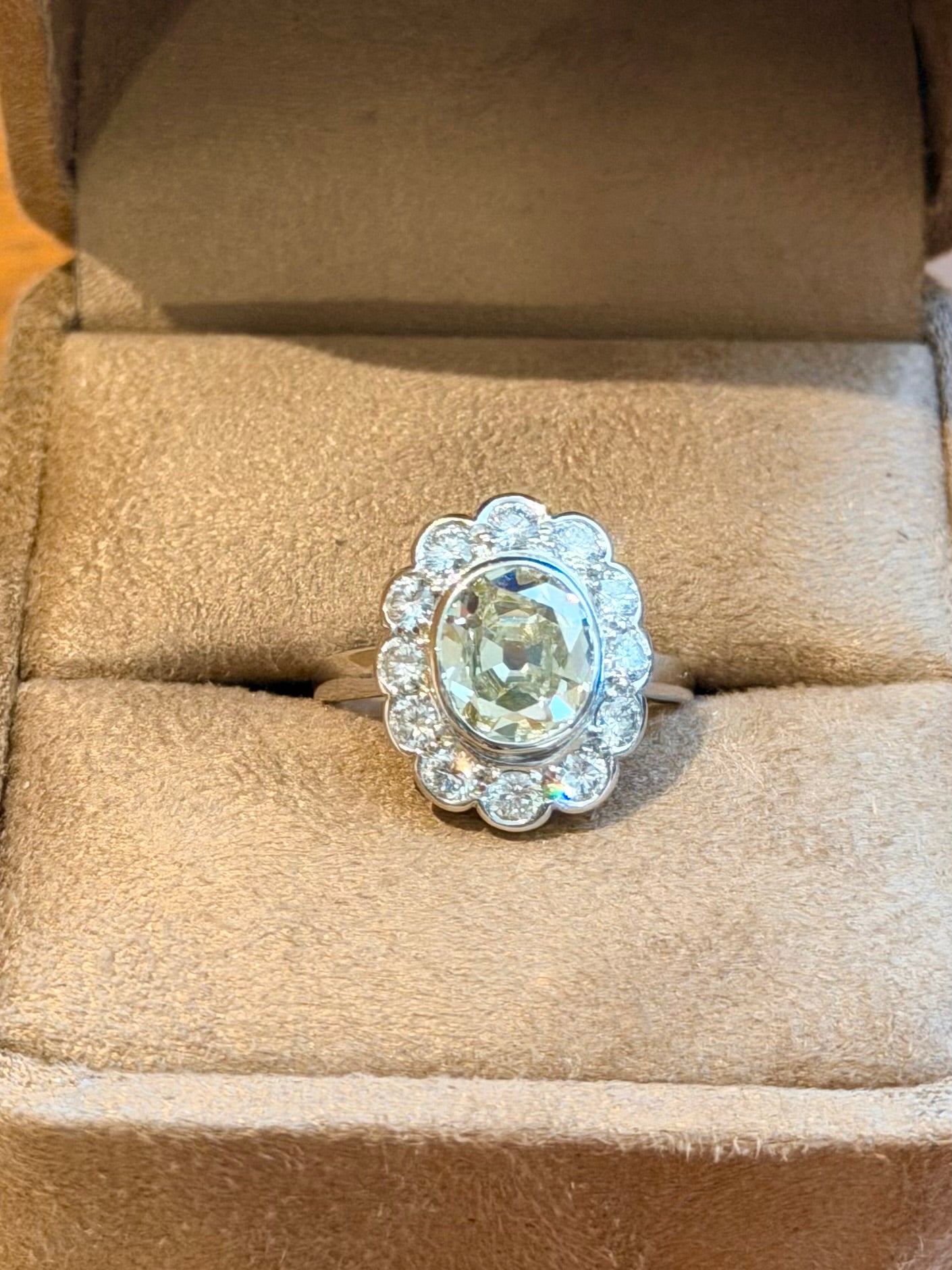« Amicie » Bague Pompadour, en platine et diamants