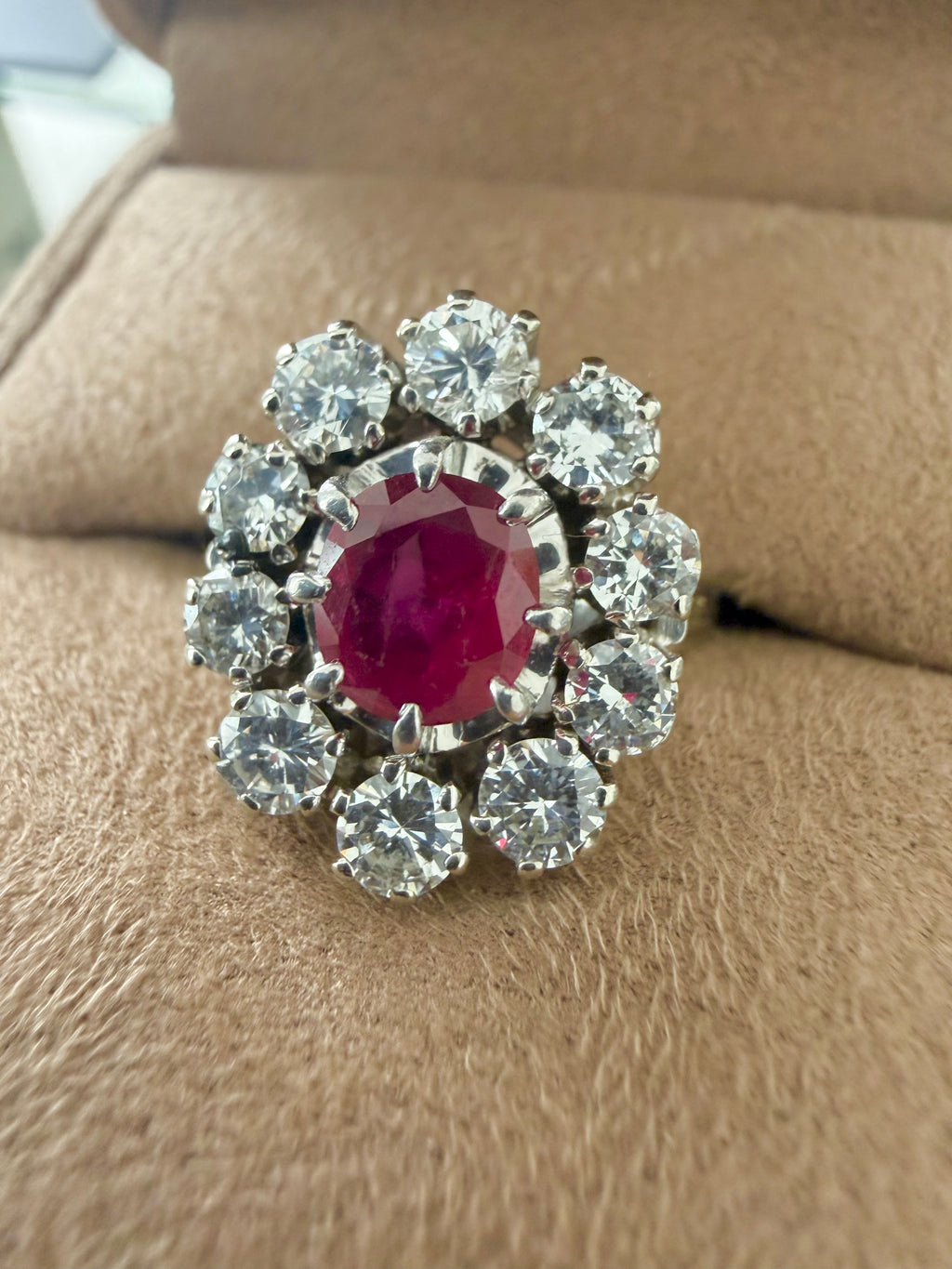 "Perrine" Bague Pompadour en or blanc rubis et diamants