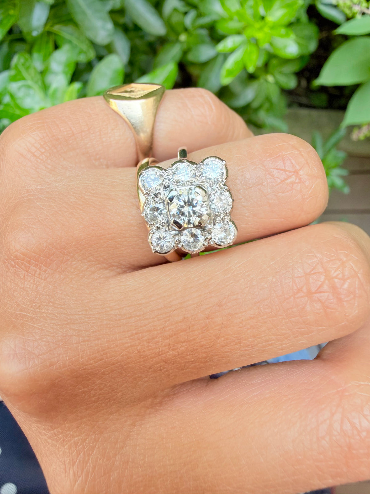 "Loup" Bague entourage art déco en platine et diamants