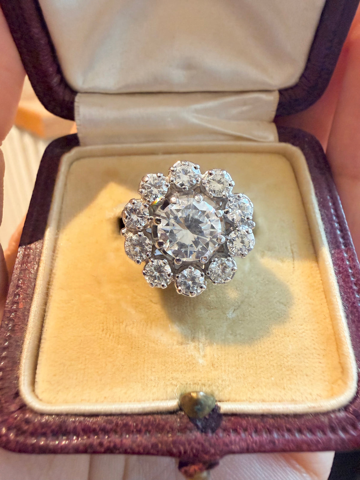 «  Alexandrine »  Bague Marguerite en platine et diamants
