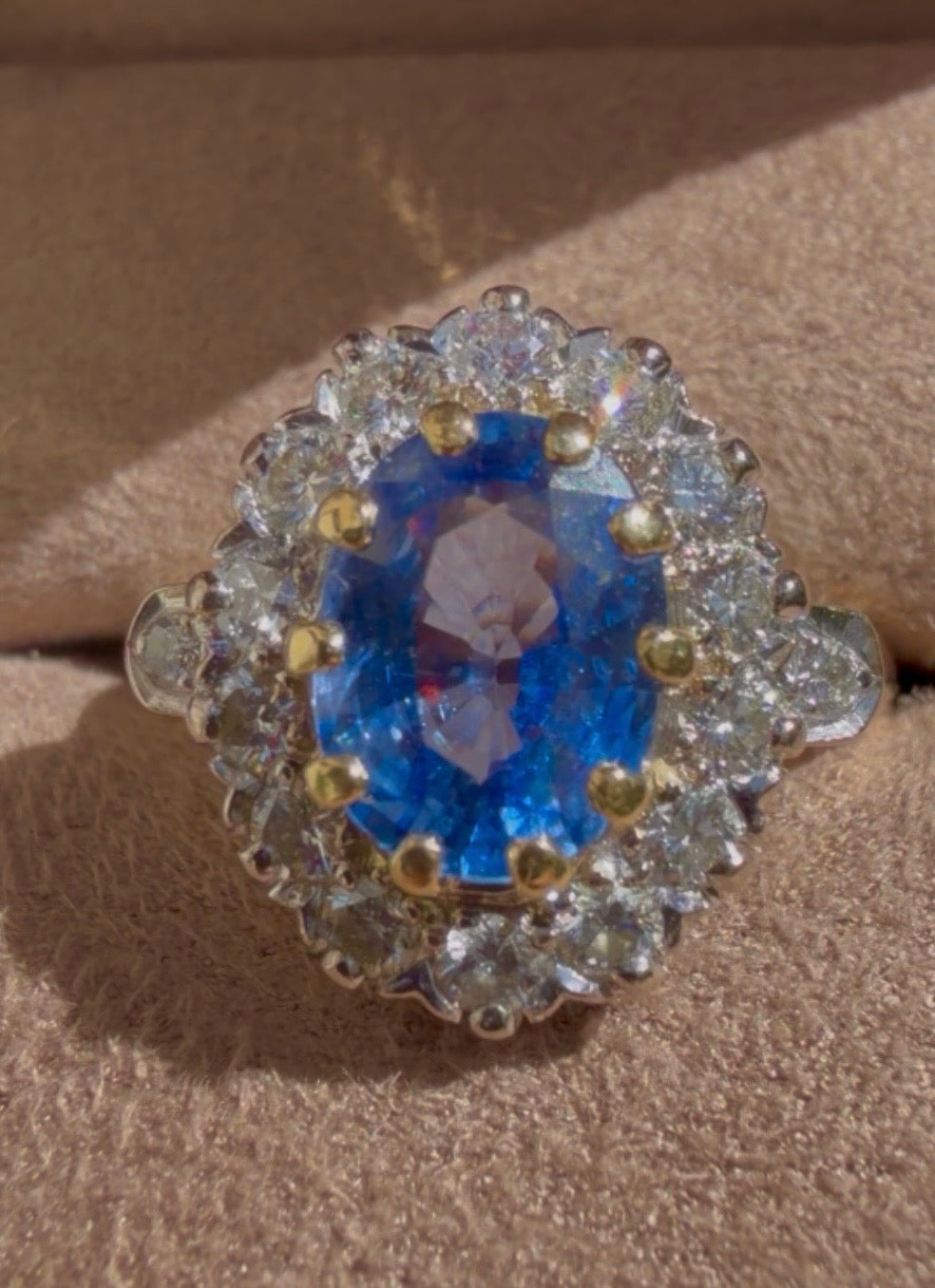 "Romane" Bague Pompadour en or jaune, saphir et diamants