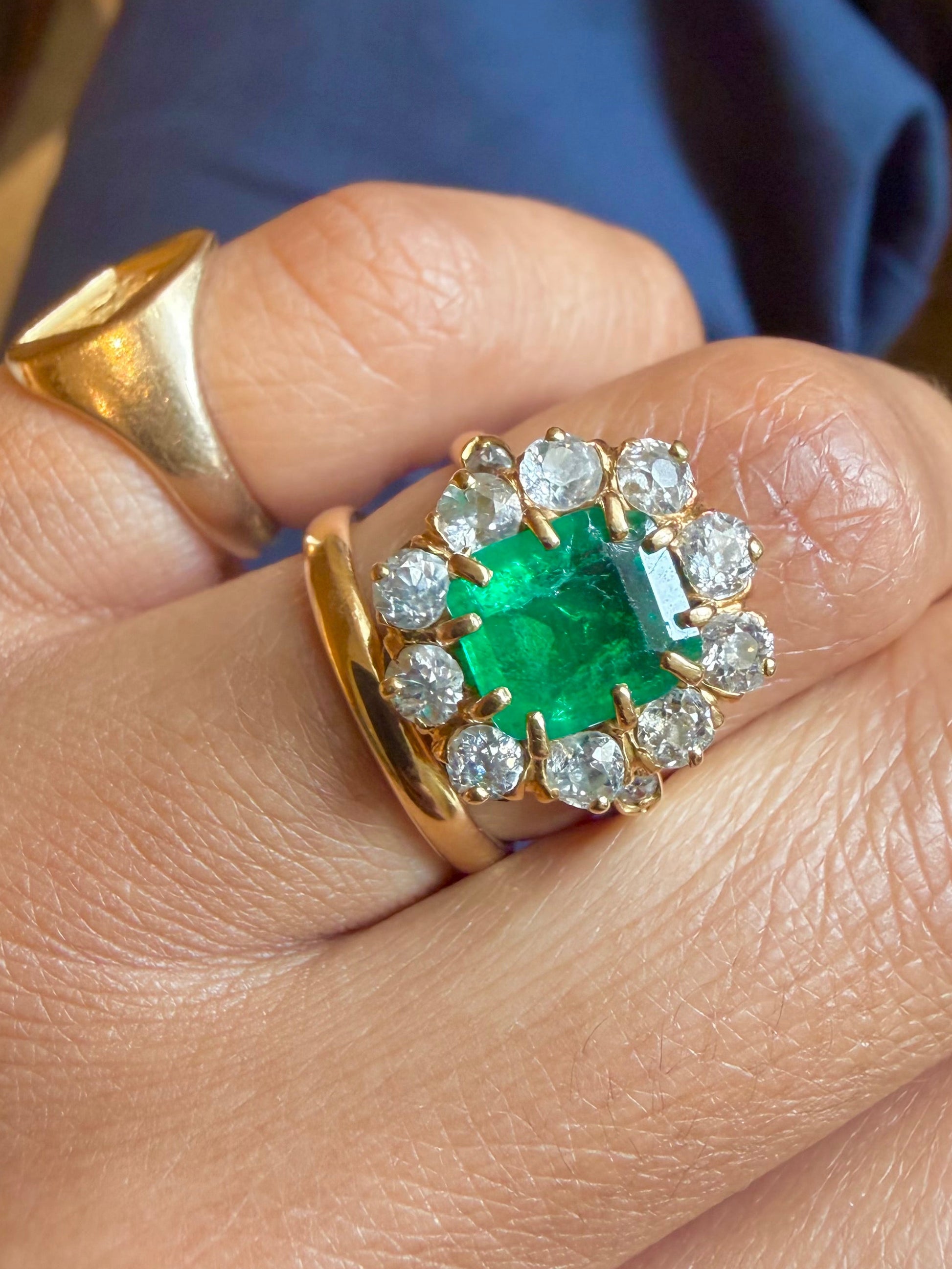 "Alienor" Bague Pompadour en or jaune, émeraude et diamants