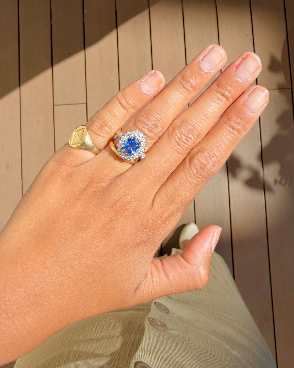 "Romane" Bague Pompadour en or jaune, saphir et diamants