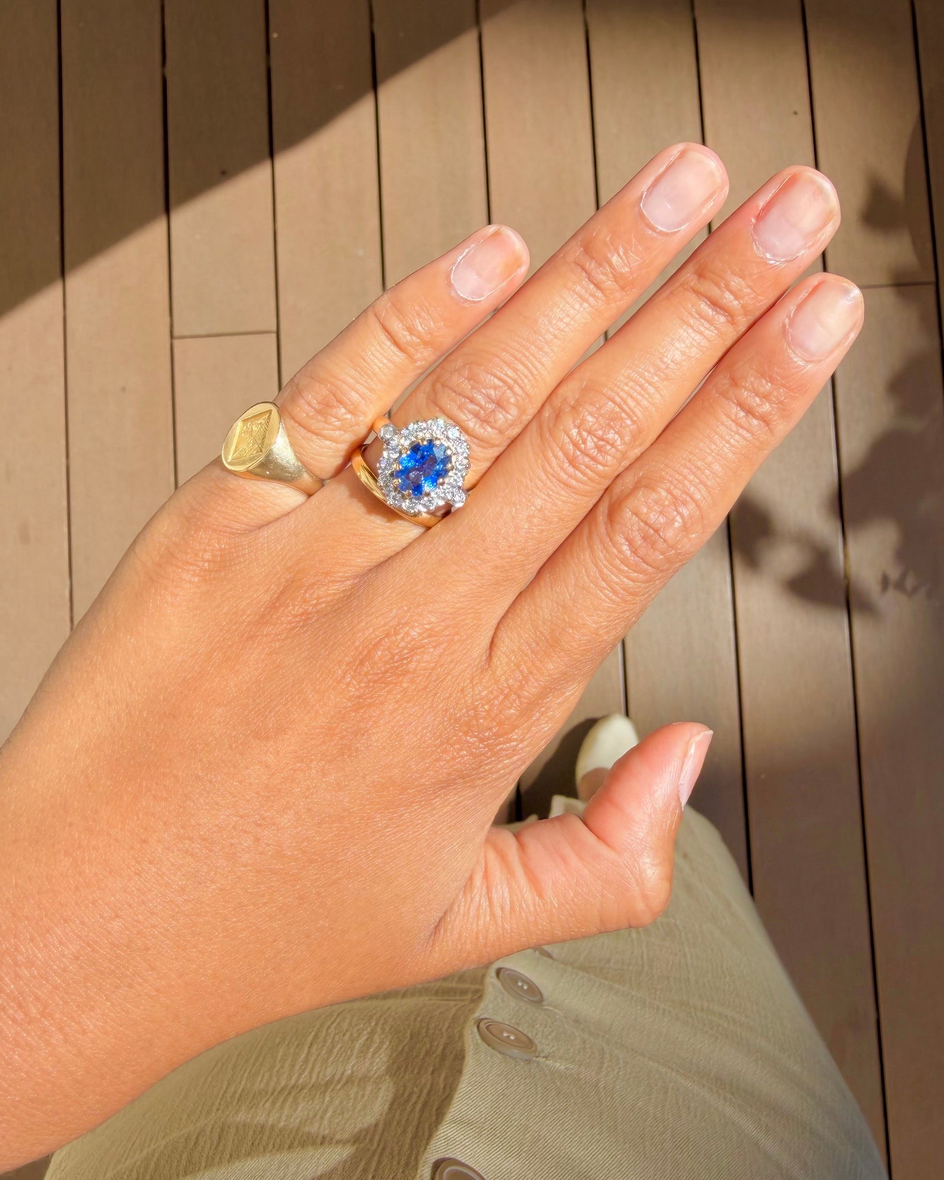 "Romane" Bague Pompadour en or jaune, saphir et diamants